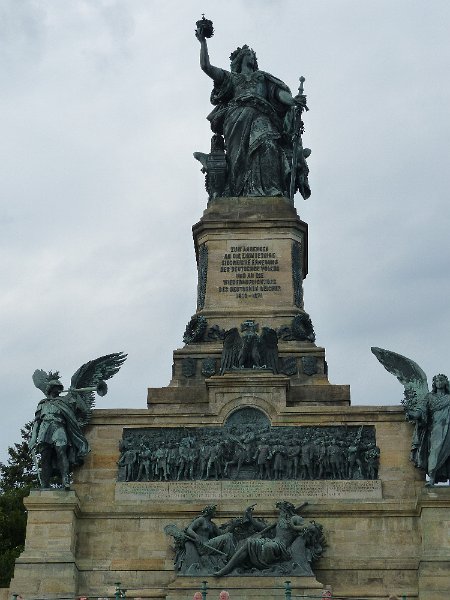 2017-08-25 14-49-27-99-BS.jpg - Am 25. August 2017 unternahm der Marineverein eine Bildungsreise nach Rüdesheim am Rhein   Programmpunkte waren: ... Stadtführung Rüdesheim ... Bustour bis zur Loreley mit anschließende Weinprobe. ... Besuch des ZDF-Fernsehgartens in Mainz. Es traten auf: Lu Bega und Boney M u.A. ... Geführte Bustour durch Mainz. ... Schifffahrt auf den Rhein     Foto: Bernd Sewing  